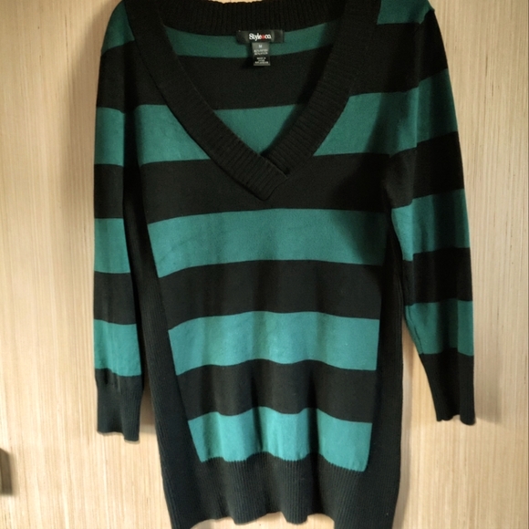 Style &Co. Midnight green black stripe v-neck sweater. Medium. - Picture 8 of 9